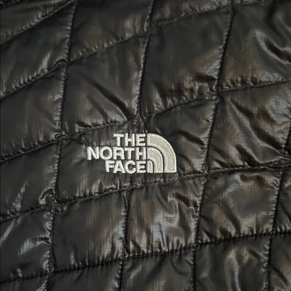 The North Face Black Thermoball Jacket!! Like brand new!! - Picture 6 of 12